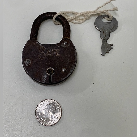 Early 20th Century Antique SAFE Funtional Vintage Metal Padlock w/ Key - Picture 9 of 16